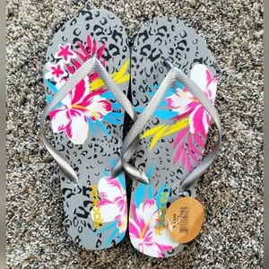 NWT | ROCKIN | Floral Animal Print Flip Flop Sandalsn